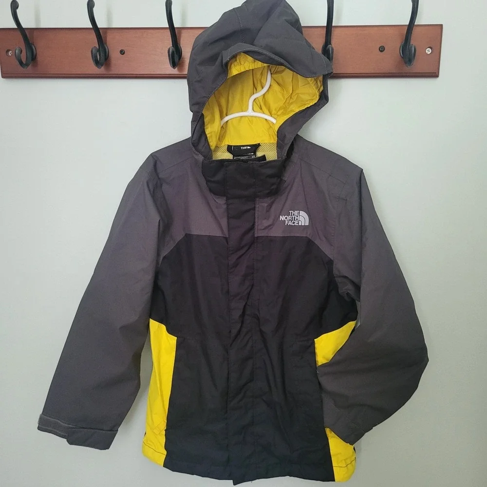 The North Face Boys XS 6 DryVent rain jacket grey, black yellow Full Zip Hooded